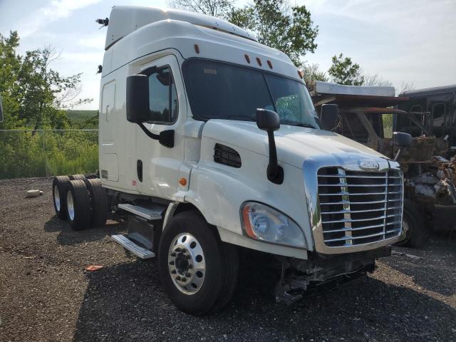  Salvage Freightliner Cascadia 1