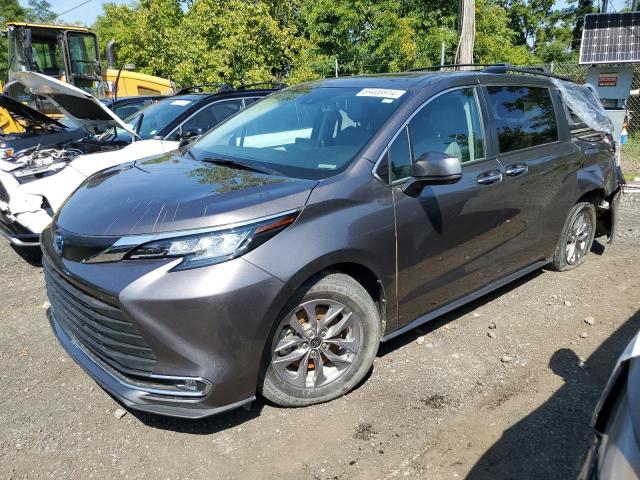  Salvage Toyota Sienna