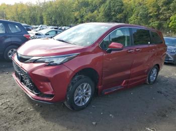  Salvage Toyota Sienna