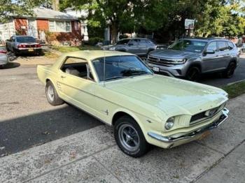  Salvage Ford Mustang