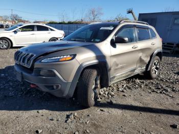  Salvage Jeep Cherokee