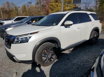  Salvage Nissan Pathfinder