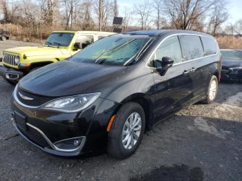  Salvage Chrysler Pacifica