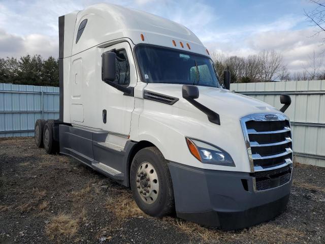  Salvage Freightliner Cascadia 1