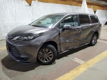  Salvage Toyota Sienna