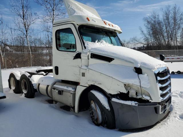  Salvage Freightliner Cascadia 1