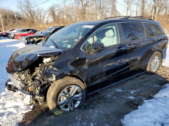  Salvage Toyota Sienna