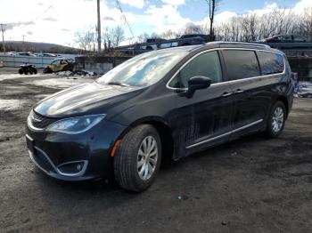  Salvage Chrysler Pacifica