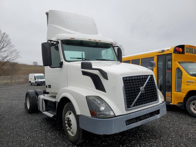  Salvage Volvo Vn