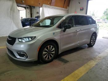  Salvage Chrysler Pacifica