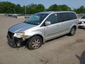  Salvage Chrysler Minivan