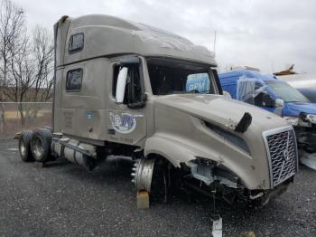  Salvage Volvo Vn
