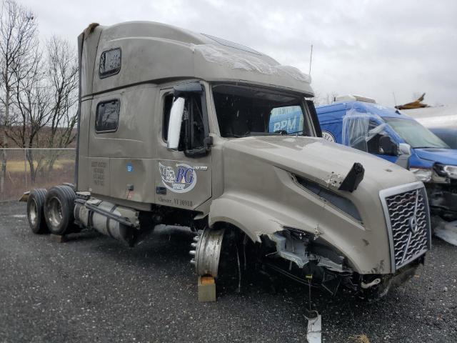  Salvage Volvo Vn