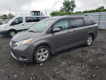  Salvage Toyota Sienna