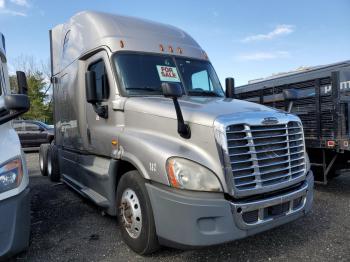  Salvage Freightliner Cascadia 1