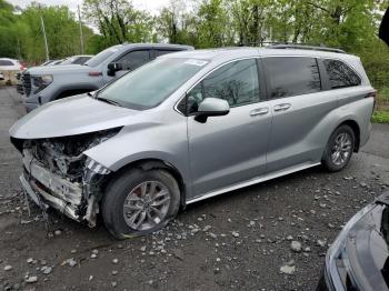  Salvage Toyota Sienna