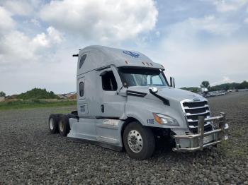  Salvage Freightliner Cascadia 1
