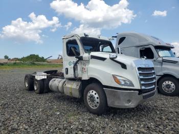  Salvage Freightliner Cascadia 1