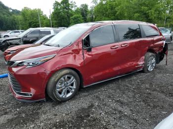  Salvage Toyota Sienna