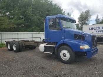  Salvage Volvo Vnm