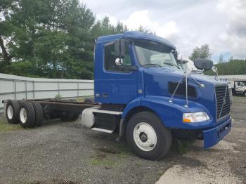  Salvage Volvo Vnm