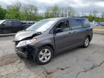  Salvage Toyota Sienna