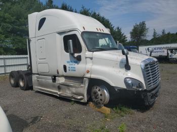  Salvage Freightliner Cascadia 1