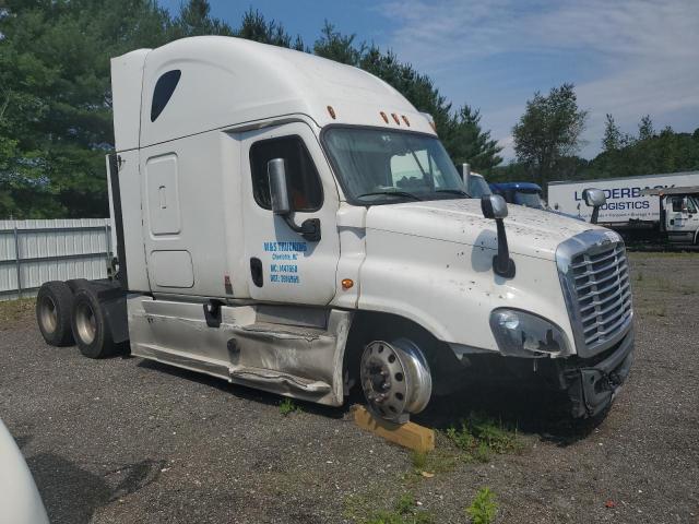  Salvage Freightliner Cascadia 1