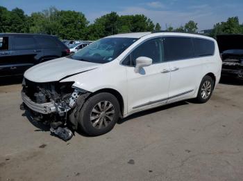  Salvage Chrysler Pacifica