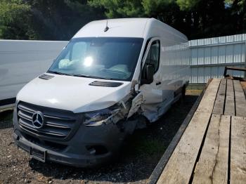  Salvage Mercedes-Benz Sprinter