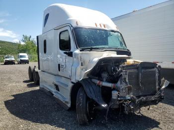  Salvage Freightliner Cascadia 1