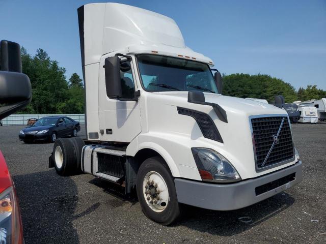  Salvage Volvo Vnl