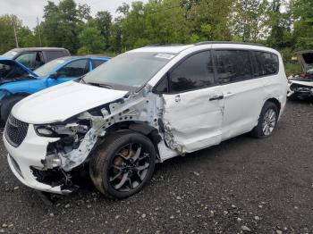 Salvage Chrysler Pacifica