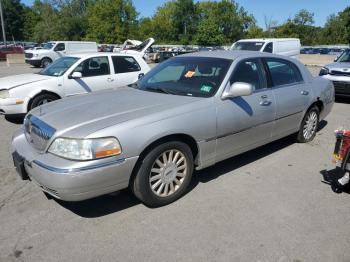  Salvage Lincoln Towncar