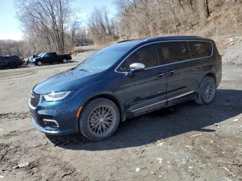  Salvage Chrysler Pacifica
