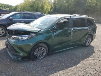  Salvage Toyota Sienna