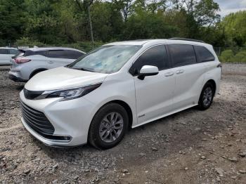  Salvage Toyota Sienna