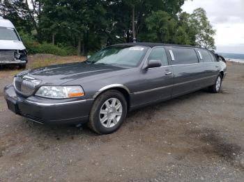  Salvage Lincoln Towncar