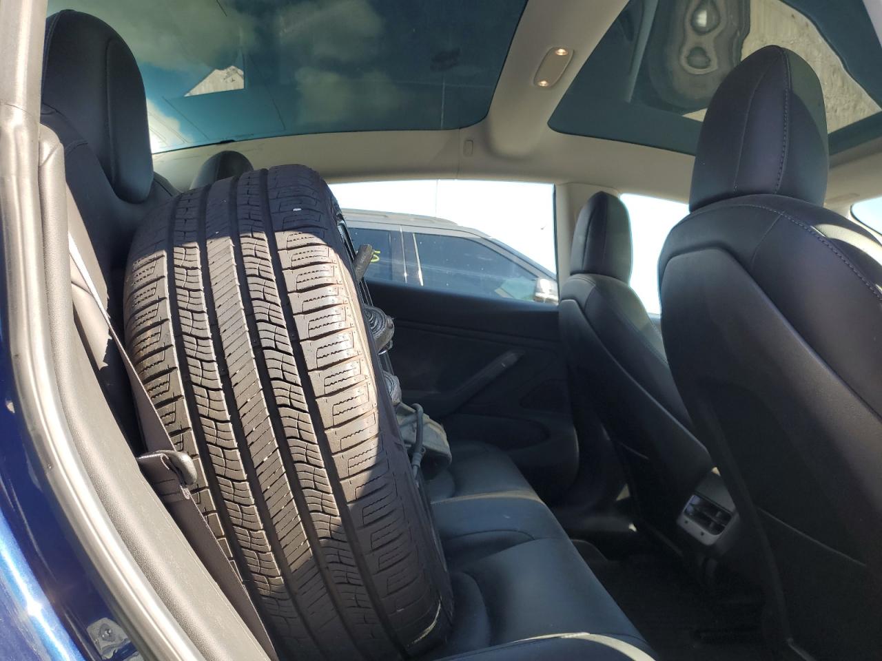 Tesla Model 3 Image 8