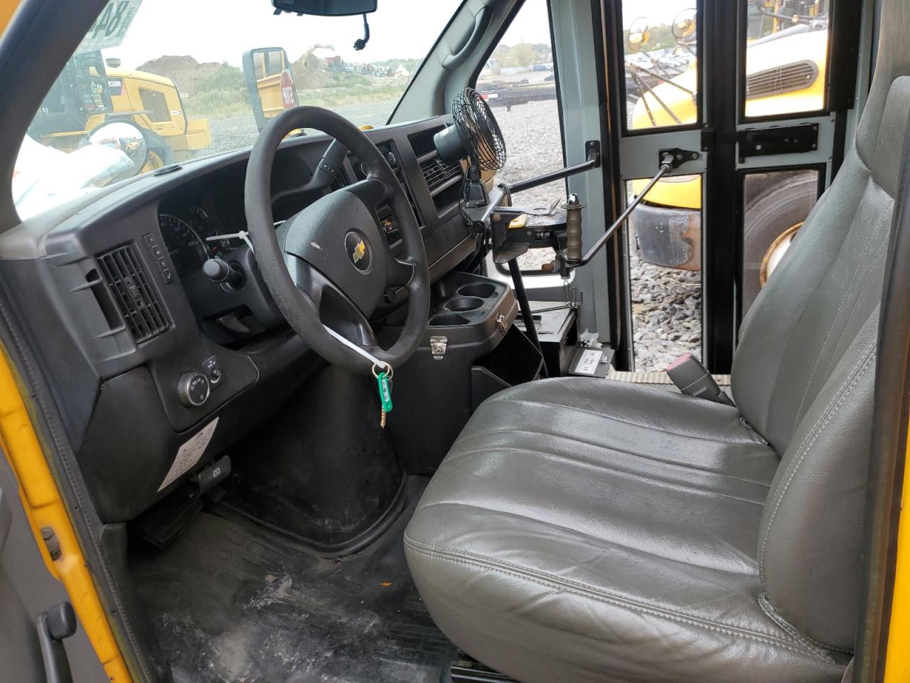 Chevrolet Express Image 10