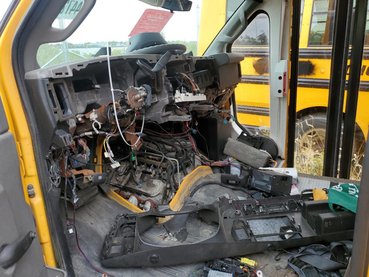 Chevrolet Express Image 9