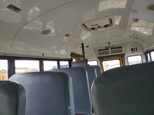 Chevrolet Express Image 9