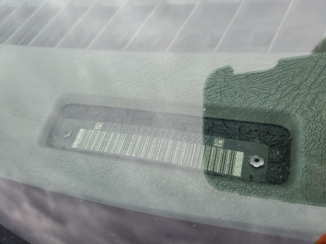 Chevrolet Express Image 3