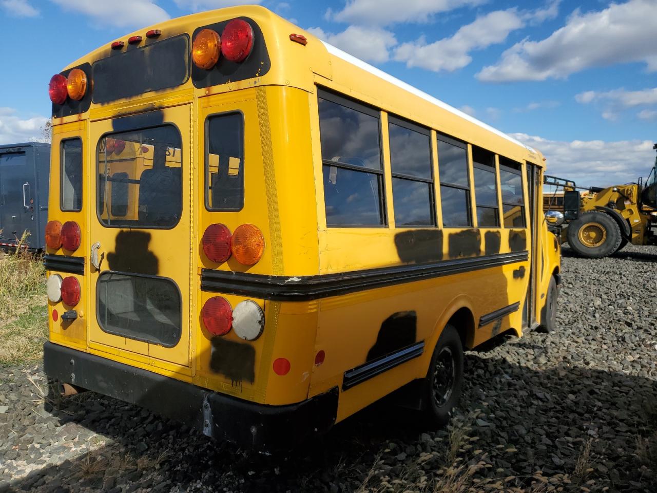 Chevrolet Express Image 5