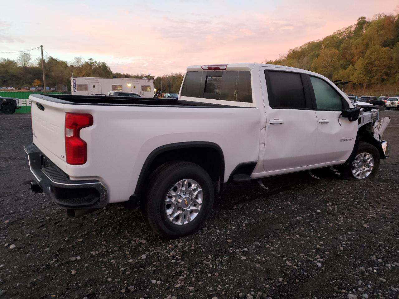 Chevrolet Silverado K2500 Heavy Duty Lt Image 3