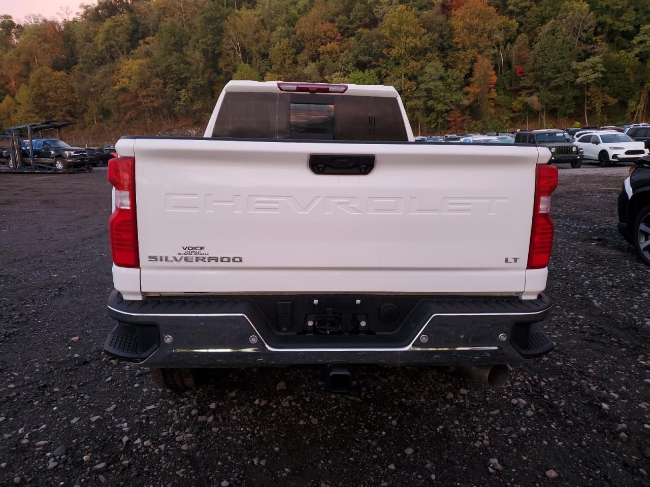 Chevrolet Silverado K2500 Heavy Duty Lt Image 12