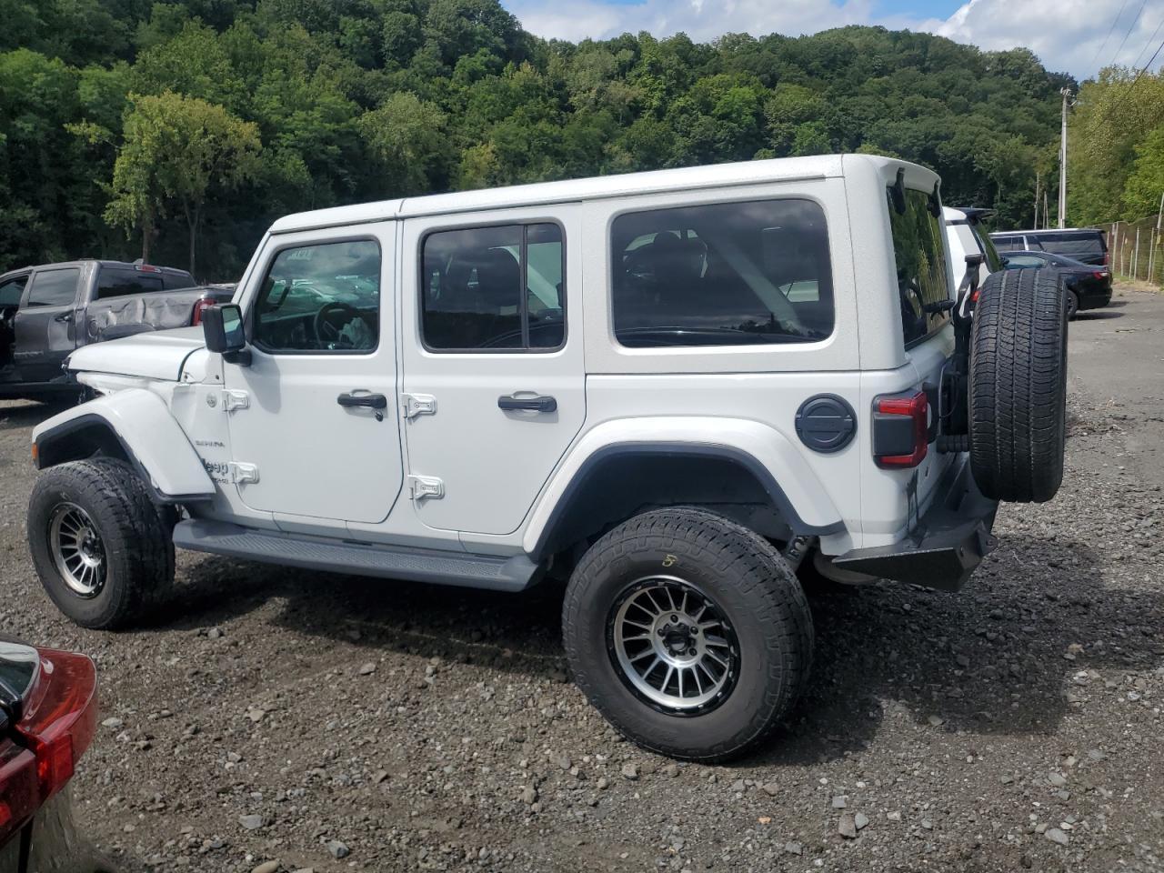 Jeep Wrangler Sahara Image 3