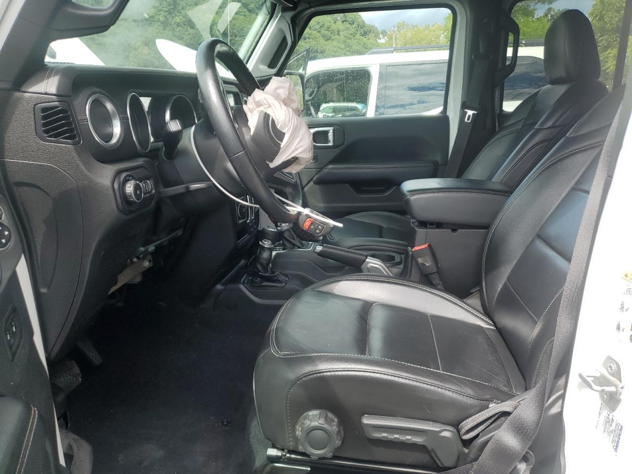 Jeep Wrangler Sahara Image 7