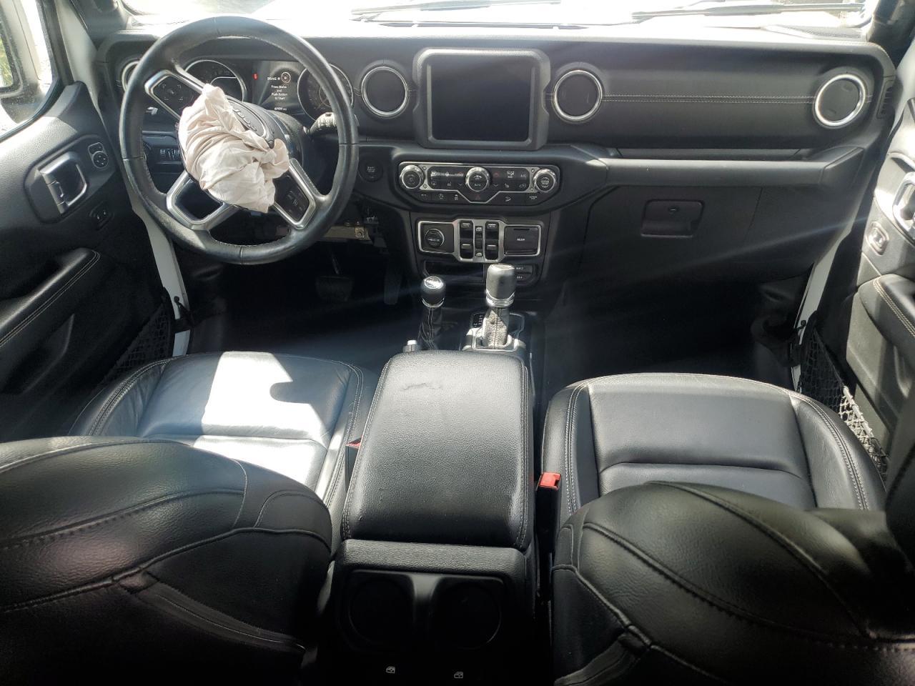 Jeep Wrangler Sahara Image 6