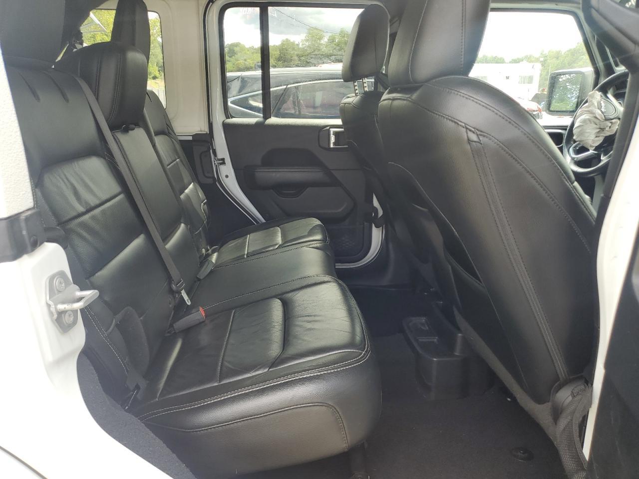 Jeep Wrangler Sahara Image 10